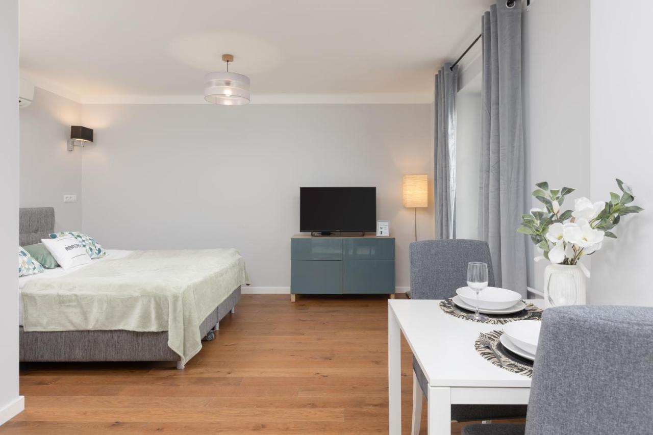 City Center Aparthotel Chmielna By Noclegi Renters Varsavia Esterno foto