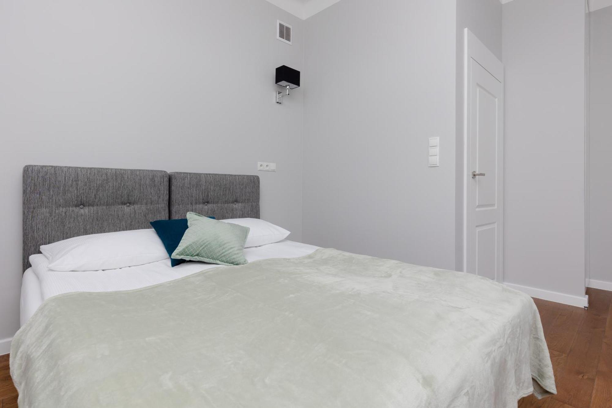 City Center Aparthotel Chmielna By Noclegi Renters Varsavia Esterno foto