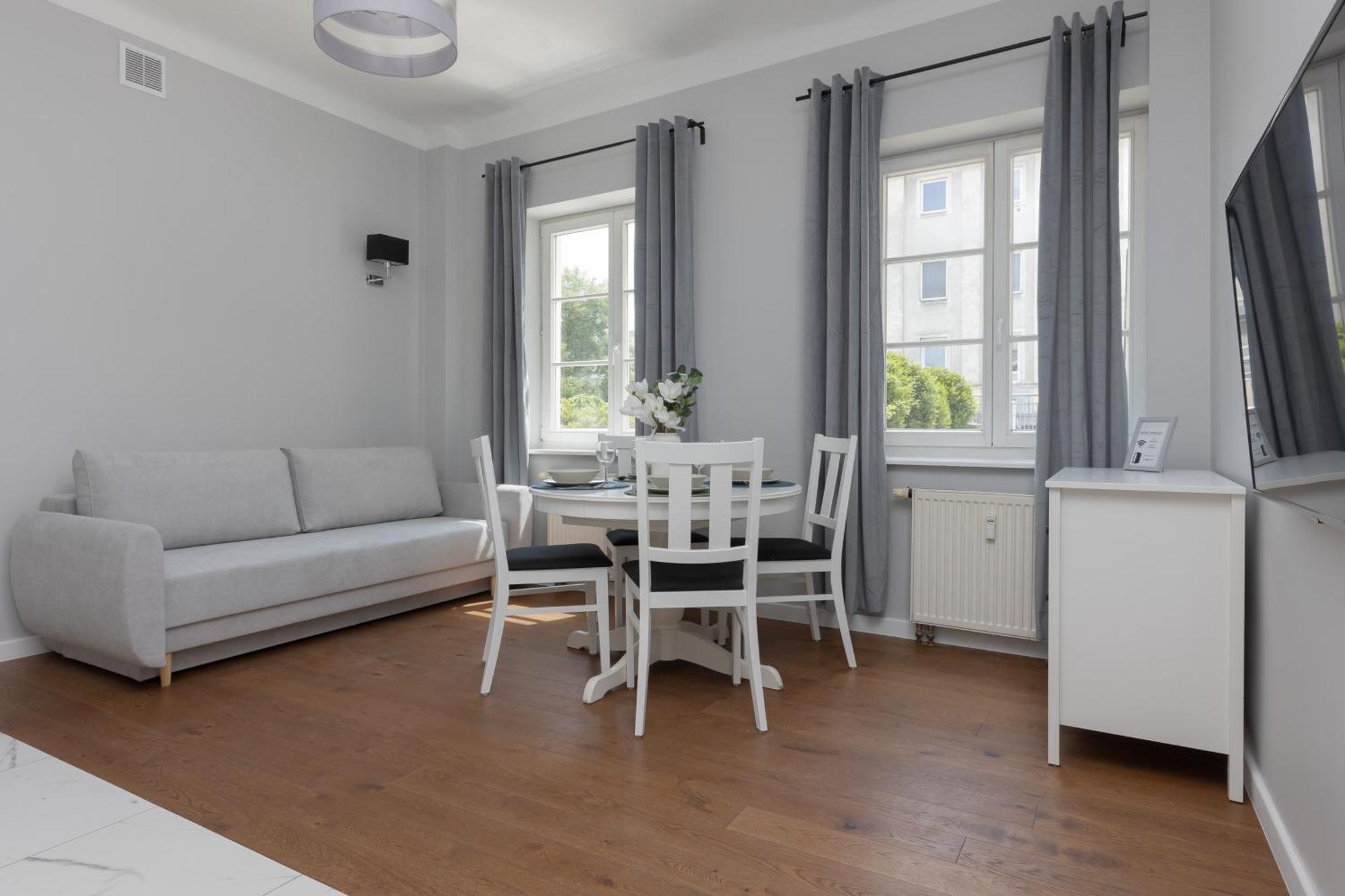 City Center Aparthotel Chmielna By Noclegi Renters Varsavia Esterno foto