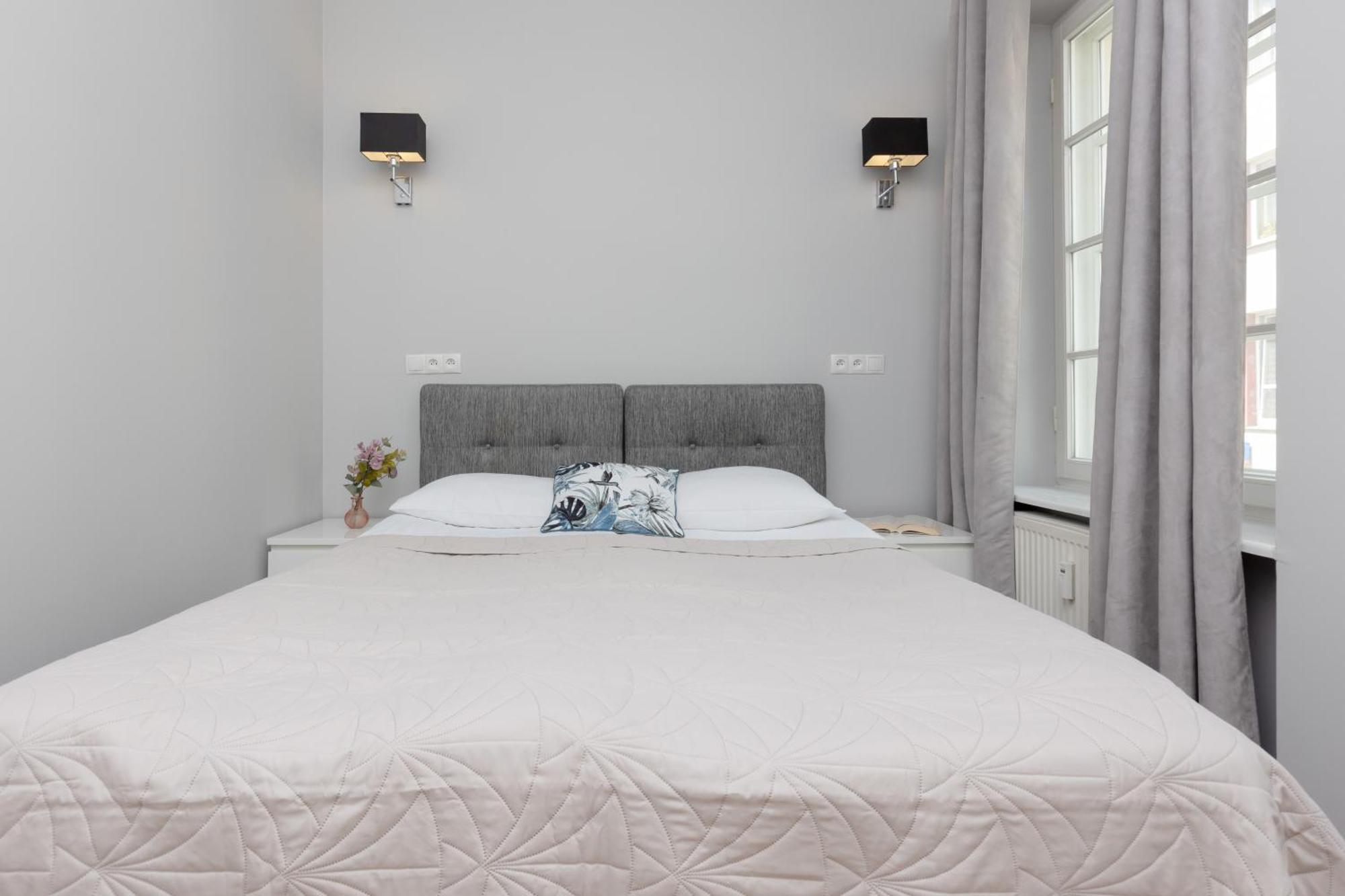 City Center Aparthotel Chmielna By Noclegi Renters Varsavia Esterno foto